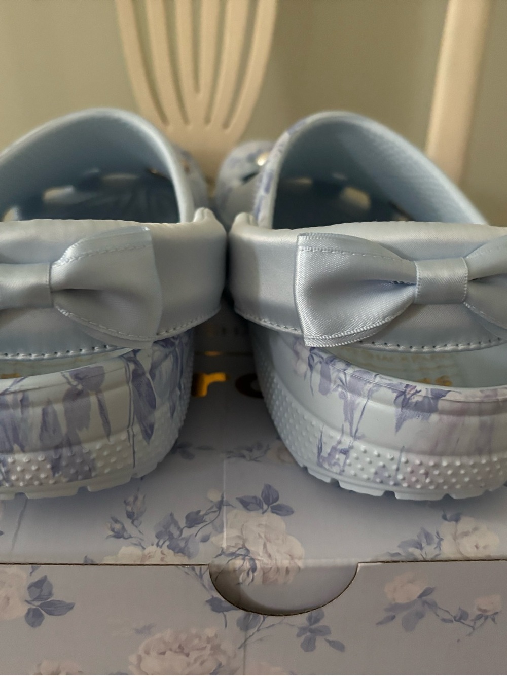 LoveShackFancy blue rose Crocs 8 women’s in box - Picture 5 of 13